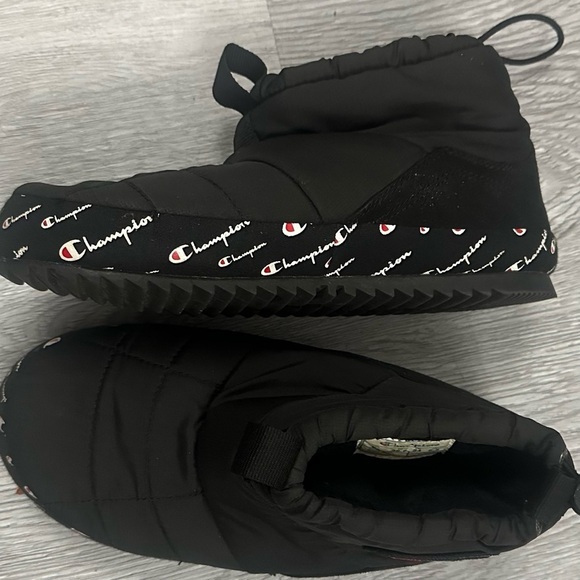 Women's 8W Black Champion Rally Script Winter Snow Booties Cozy Lined Outdoor - Picture 2 of 4